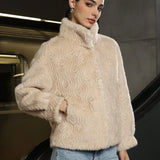 Tyk imiteret pelsfrakke med ribbet rullekrave