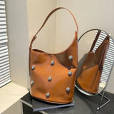 Nittet PU Bucket Skuldertaske 2025