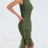 Asymmetrisk ærmeløs midikjole med flæser og rynker, ideel til sommer