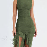 Asymmetrisk ærmeløs midikjole med flæser og rynker, ideel til sommer