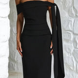 Maxikjole med slids, off-shoulder-design og bælte; tætsiddende snit