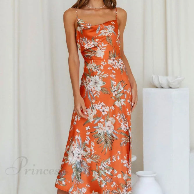 Slipkjole i satin med blomsterprint og slids, krave og slids