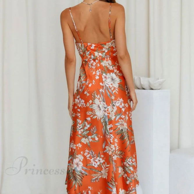 Slipkjole i satin med blomsterprint og slids, krave og slids