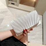 Plisseret satin-bryllupsaftenclutch udsmykket med rhinsten