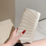 Plisseret satin-bryllupsaftenclutch udsmykket med rhinsten