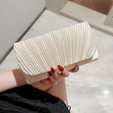 Plisseret satin-bryllupsaftenclutch udsmykket med rhinsten