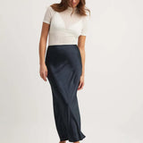 Midinederdel i satin til kvinder – Elegant, flagrende stof – Sofistikeret, tætsiddende snit