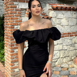 Sexet off-shoulder aftenkjole med flæser og slids