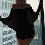 Sexet, ensfarvet bluse med flagermusærmer og off-shoulder-design