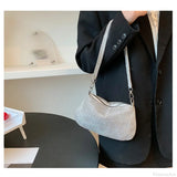 Aftenclutch udsmykket med rhinsten og funklende krystaller