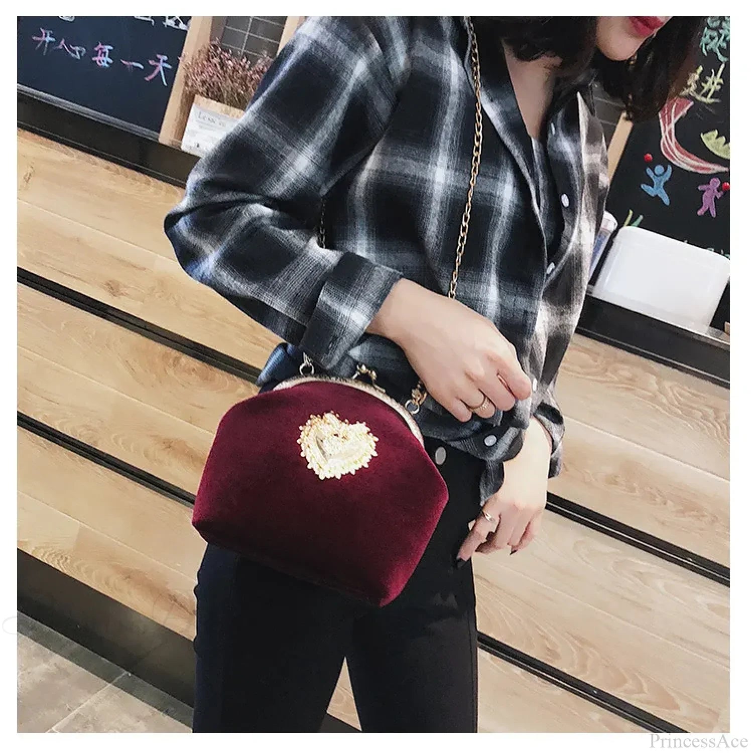 Funklende hjerteformet aftenclutch med kæde i skuldertaske