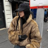 Varm kort jakke i imiteret vaskebjørnepels