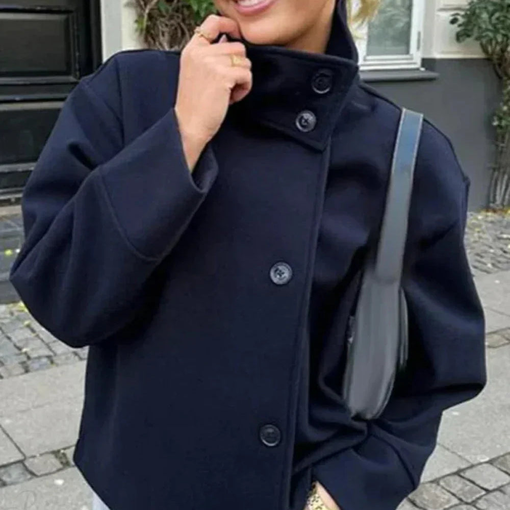 Kort, afslappet uldfrakke med revers