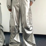 Højtaljede cargobukser med sølvfarvede opsmøg