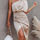 Elegant asymmetrisk aftenkjole med én ærme