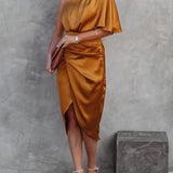 Elegant asymmetrisk aftenkjole med én ærme