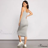 Slay Every Day basis- og elegant midikjole med rund hals