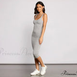 Slay Every Day basis- og elegant midikjole med rund hals