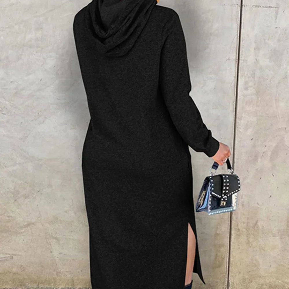 Kjole med hætte og slids