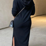 Kjole med hætte og slids