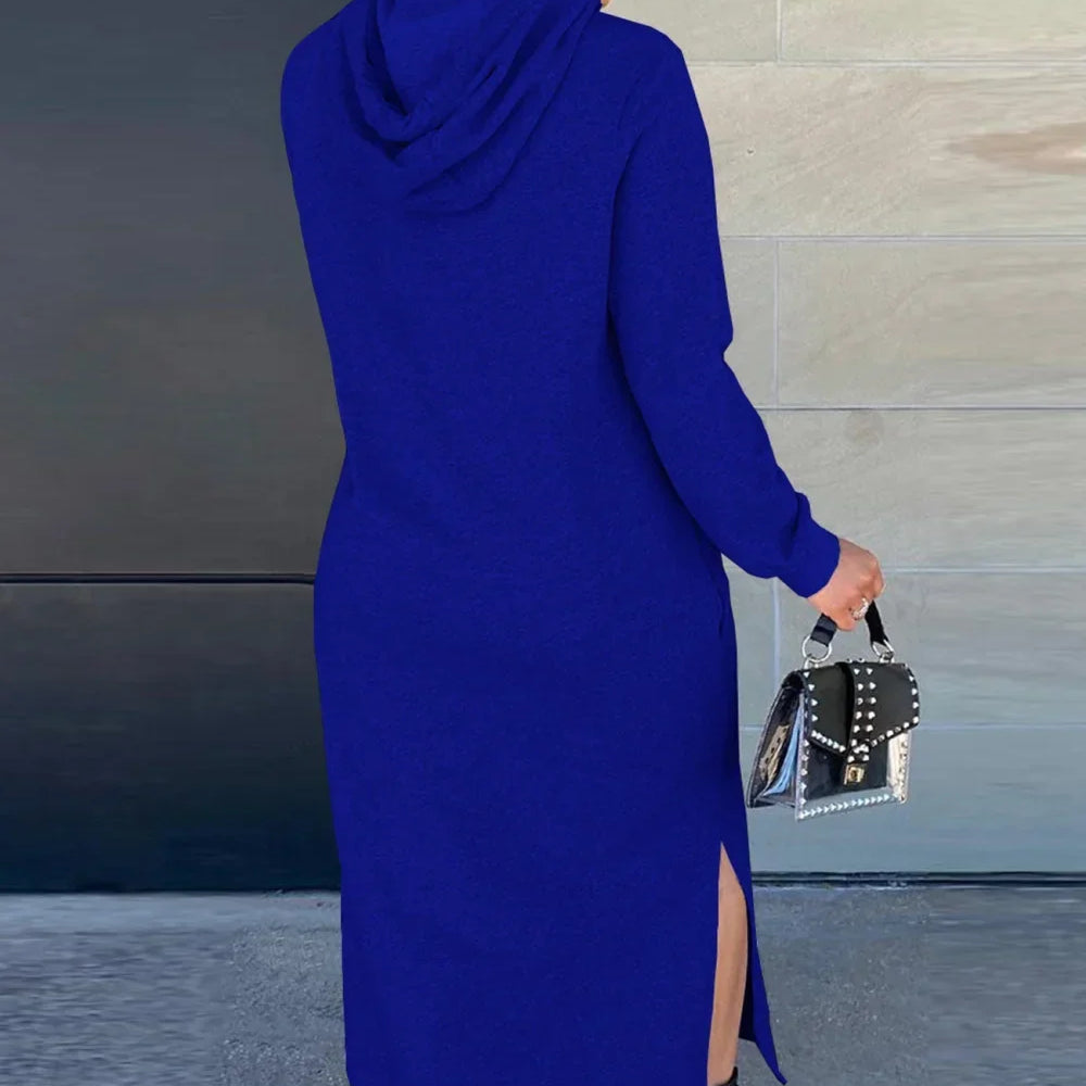 Kjole med hætte og slids