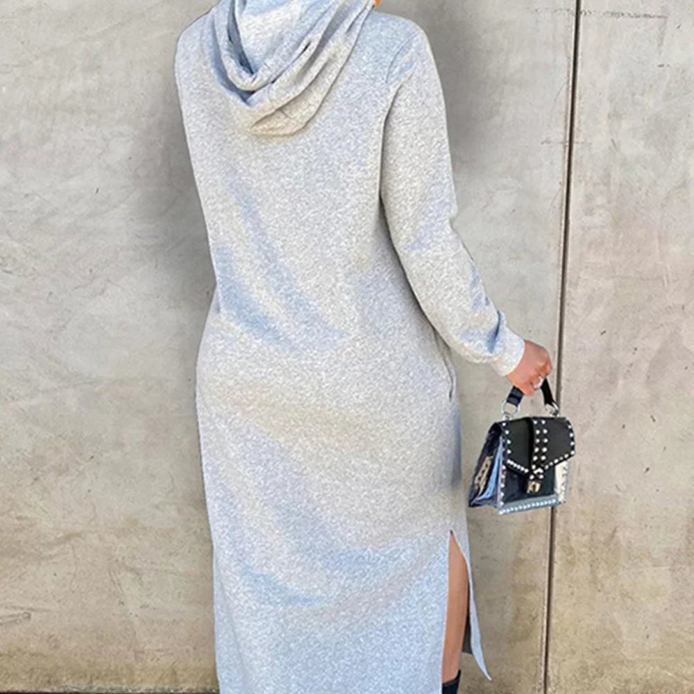 Kjole med hætte og slids