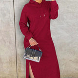 Kjole med hætte og slids