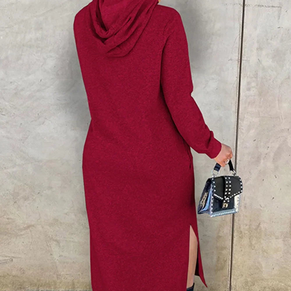 Kjole med hætte og slids