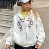 Kort hættetrøje med lynlås, slangeprint og rhinsten