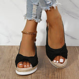 Damesandaler med kilehæl – åben tå – justerbar rem – komfortabel flettet model