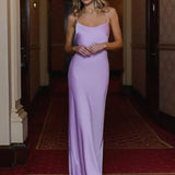 Lang, tætsiddende, enkel formel kjole