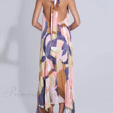 Elegant plisseret midikjole med halterneck og åbne stropper bagpå, charmerende og elegant