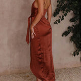 Elegante, unikke og charmerende franske midikjoler med ryg og stropper