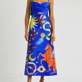 Sexet sommer-midikjole i satin med et rygløst design, trykte detaljer og ingen ærmer.