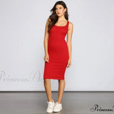 Charmerende midikjole med dyb halsudskæring og rund hals