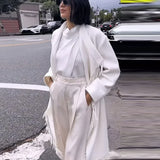 Frakke med rullekrave og uregelmæssige knapper