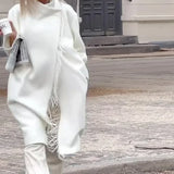 Frakke med rullekrave og uregelmæssige knapper