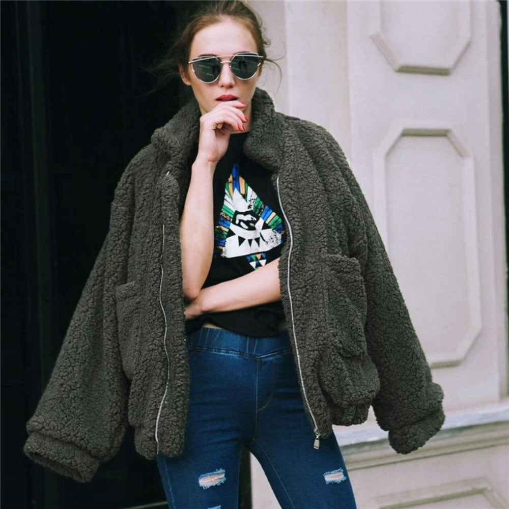 Dame teddyjakke – oversized pasform – blød fleece – lynlåslukning – lommer