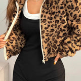 Kort, tyk, luftig leopardprintet frakke