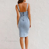 Midikjole i stretchdenim med justerbare stropper og lynlås – et must-have til sæsonen