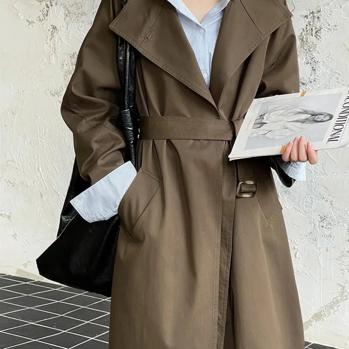 Trenchcoat med brede revers, løstsiddende overfrakke