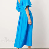 Charmerende blå midikjole med korte ærmer og V-hals