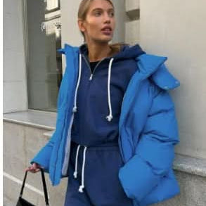 Elegant, komfortabel og funktionel hættejakke til kvinder