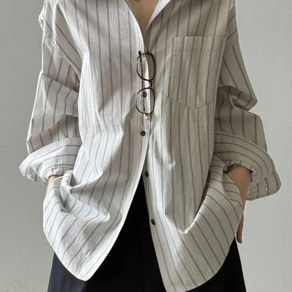 Løstsiddende bomuldsbluse med lodrette striber og lange ærmer