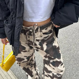 Elegante jeans med lige ben og vintage ko-print