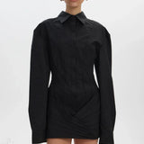 Hvid minikjole med lange ærmer og tætsiddende talje