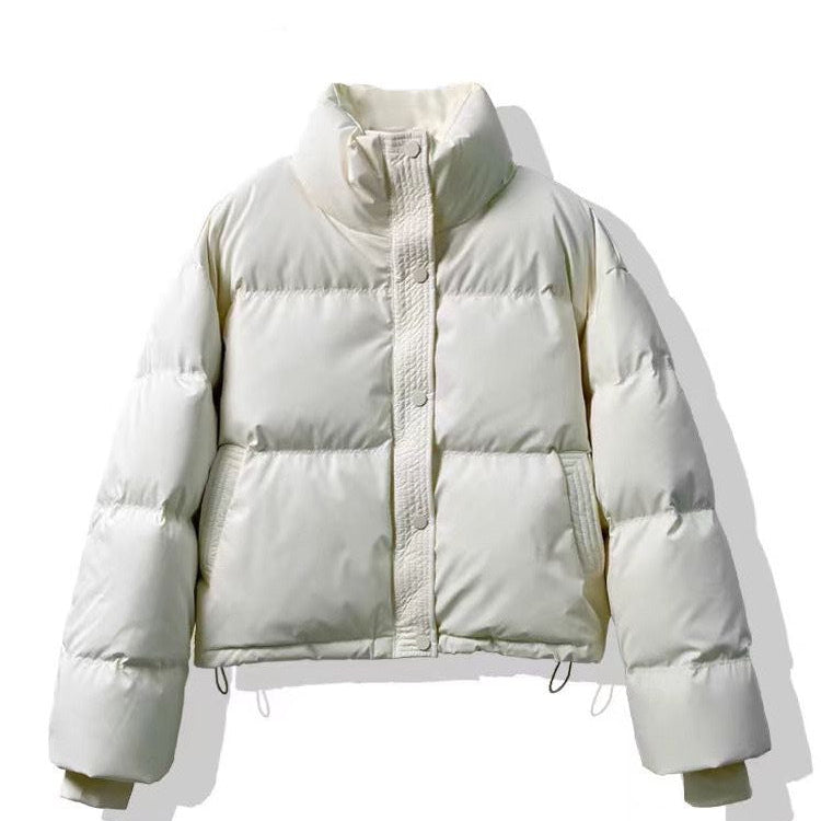 Kort dameduftjakke, lynlås og trykknapper foran, opretstående krave