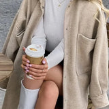 Afslappet kort frakke med krave i uldblanding