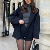 Lang khakigrøn frakke i uldblanding med lange ærmer