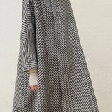 Trapezformet frakke med bælte i zigzag-mønstret uld